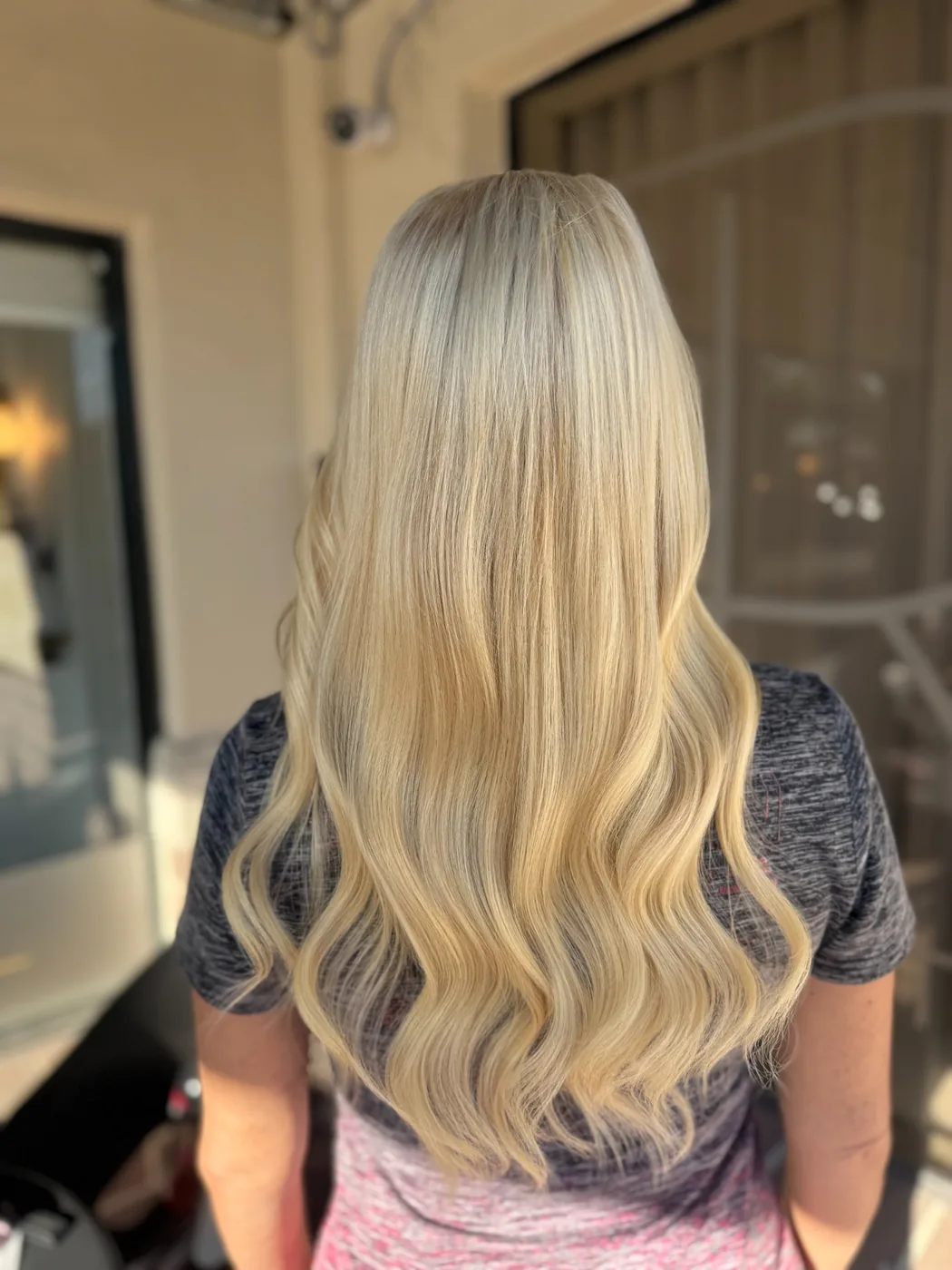 Blonde invisible blend extensions by Extensions Mia